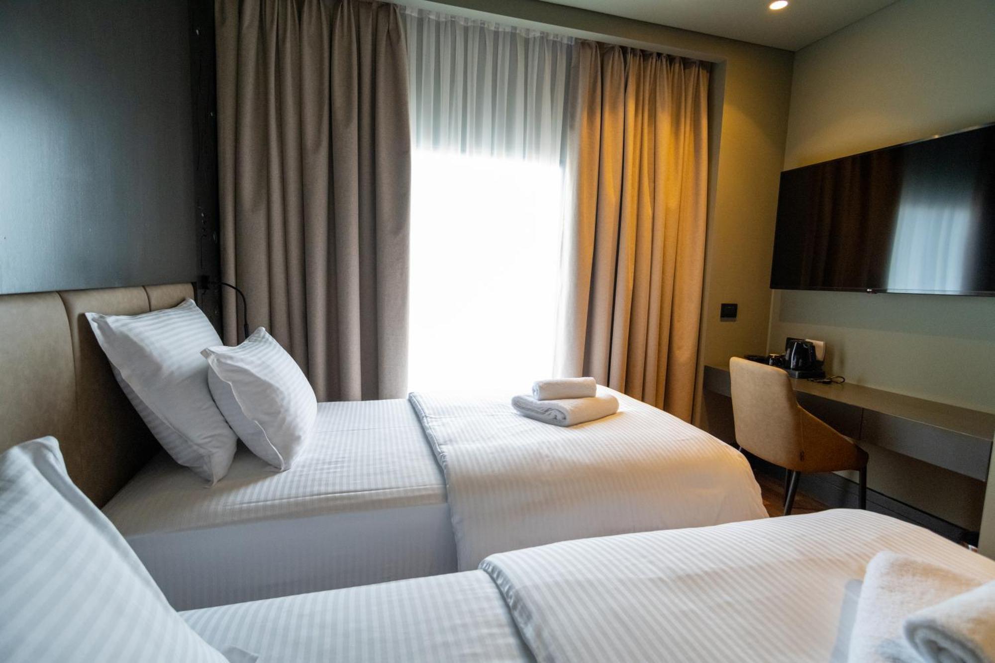 Arka Art Hotel Kashari Exterior foto A room at the hotel